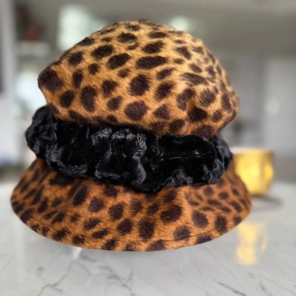 Vintage 1990s Kathy Luker Leopard “Faux Fur” Finish Hat w/ Plush Black Band - Picture 4 of 12